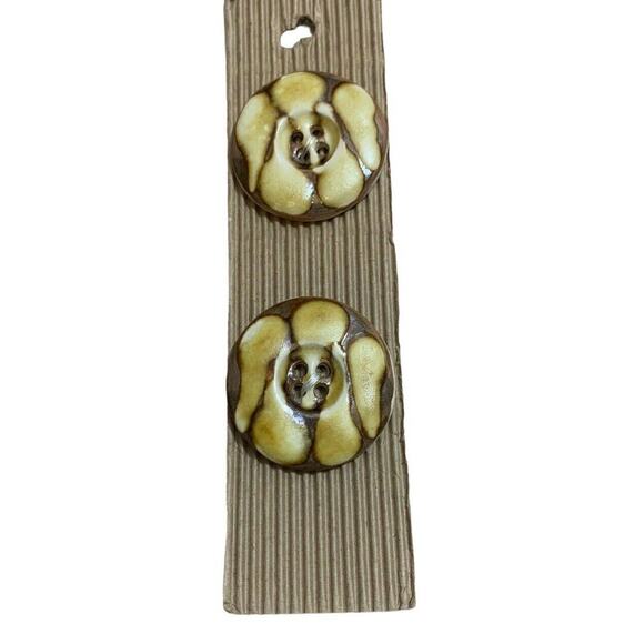 Incomparable Company Set Of 2 Buttons Large Set Of 2 Yellow Brown - Picture 1 of 4